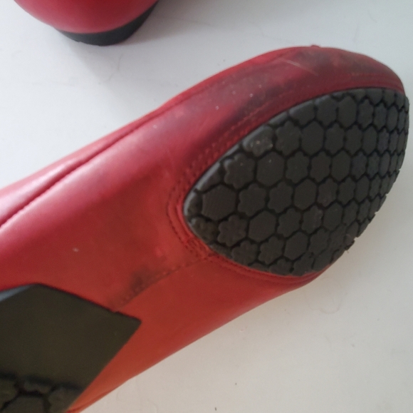 Bare Trap Red Leather Ballet Flats - Picture 7 of 7